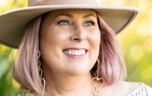 The Travelling Celebrant & MC - Lyndal Johnston