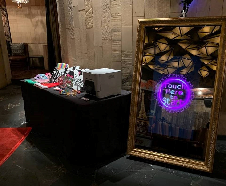 Picture me Perfect - Mirrored Photobooths
