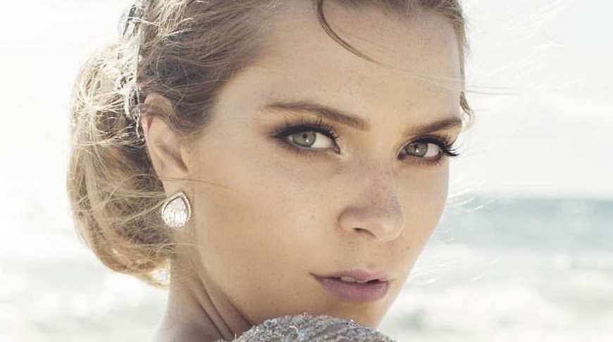 Unveil The Beauty by Aleksandra Pinneri