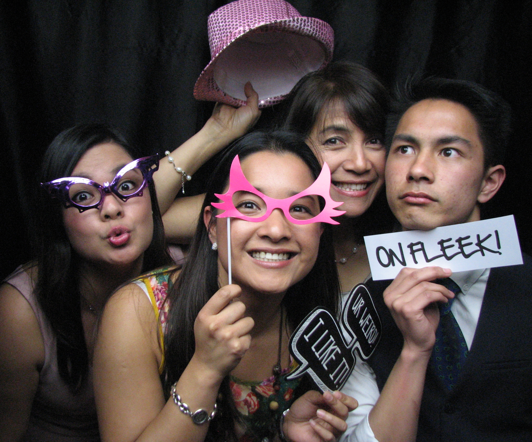 MomentUS Foto Photo Booth Hire