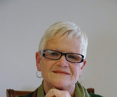 Celebrant Lynda Payne