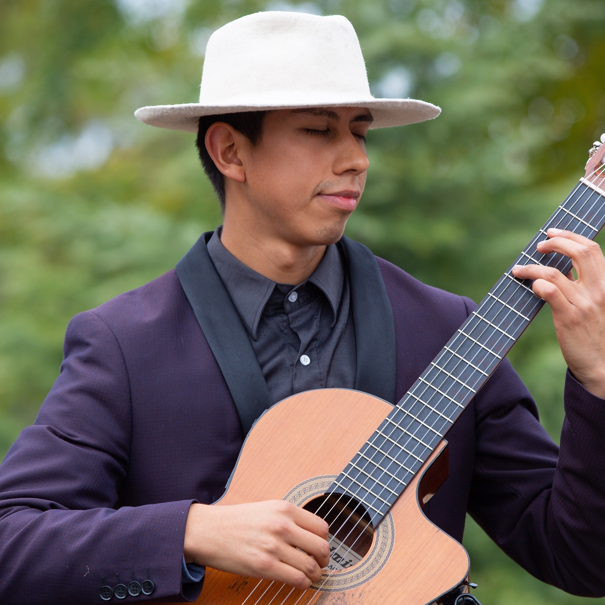 Alejandro Aguanta - Guitarist