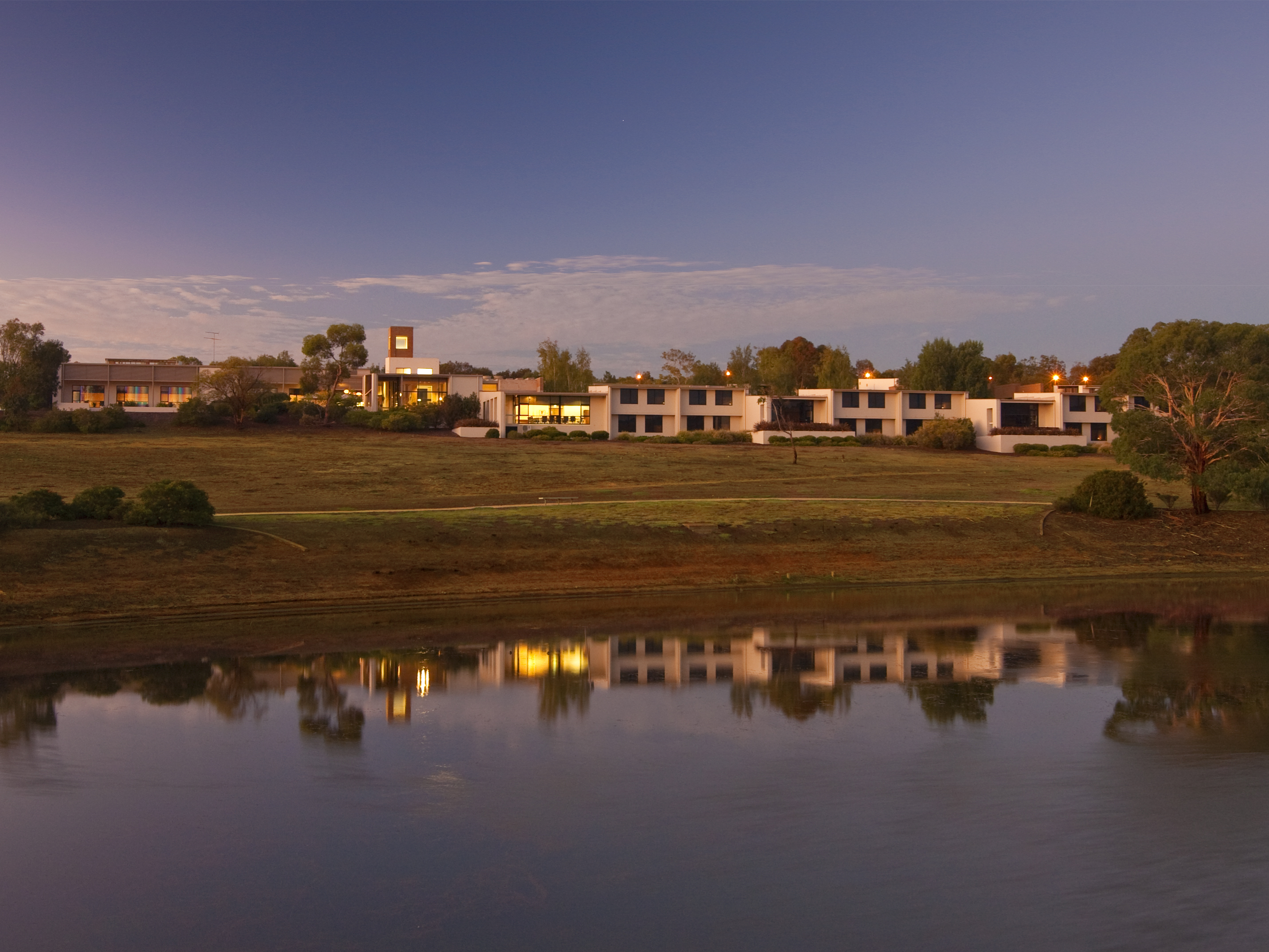 Deakin Management Centre