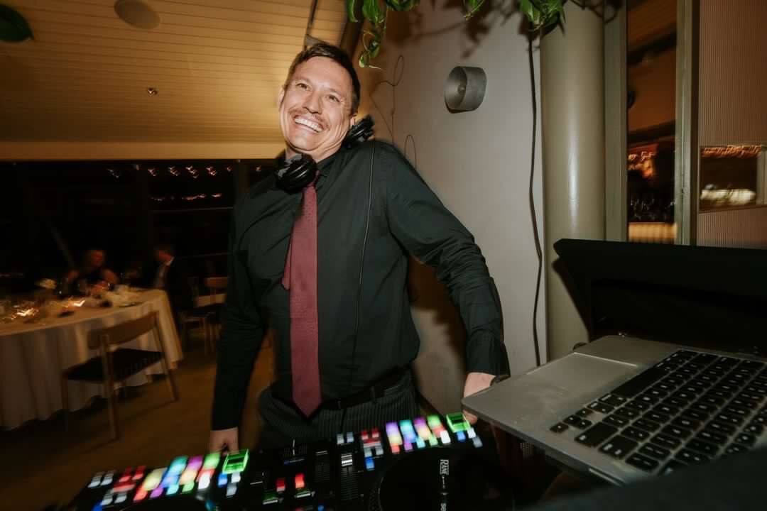 DJ Joe Barrs + MC + Photobooth