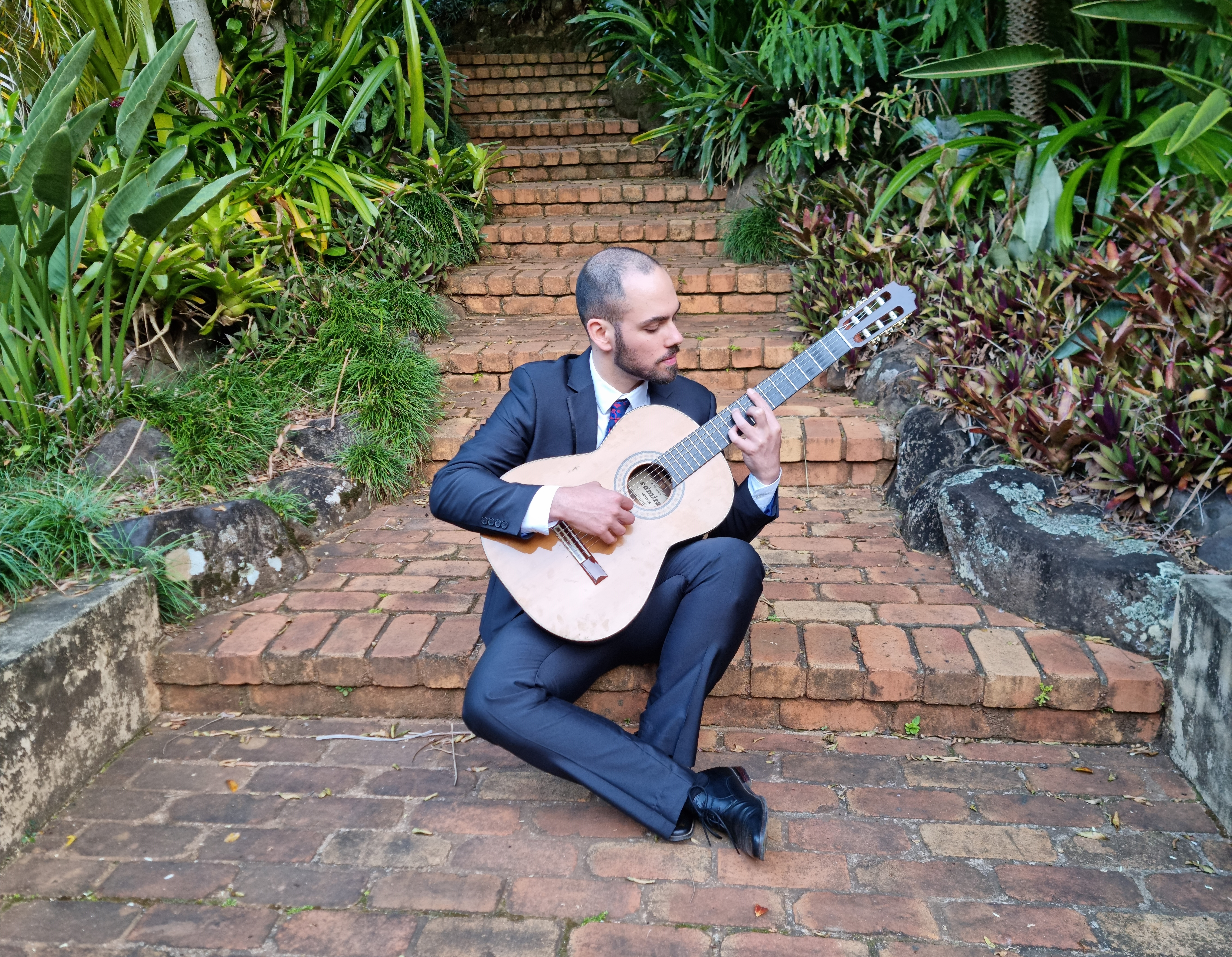 Domenic Nardo - Classical Guitarist