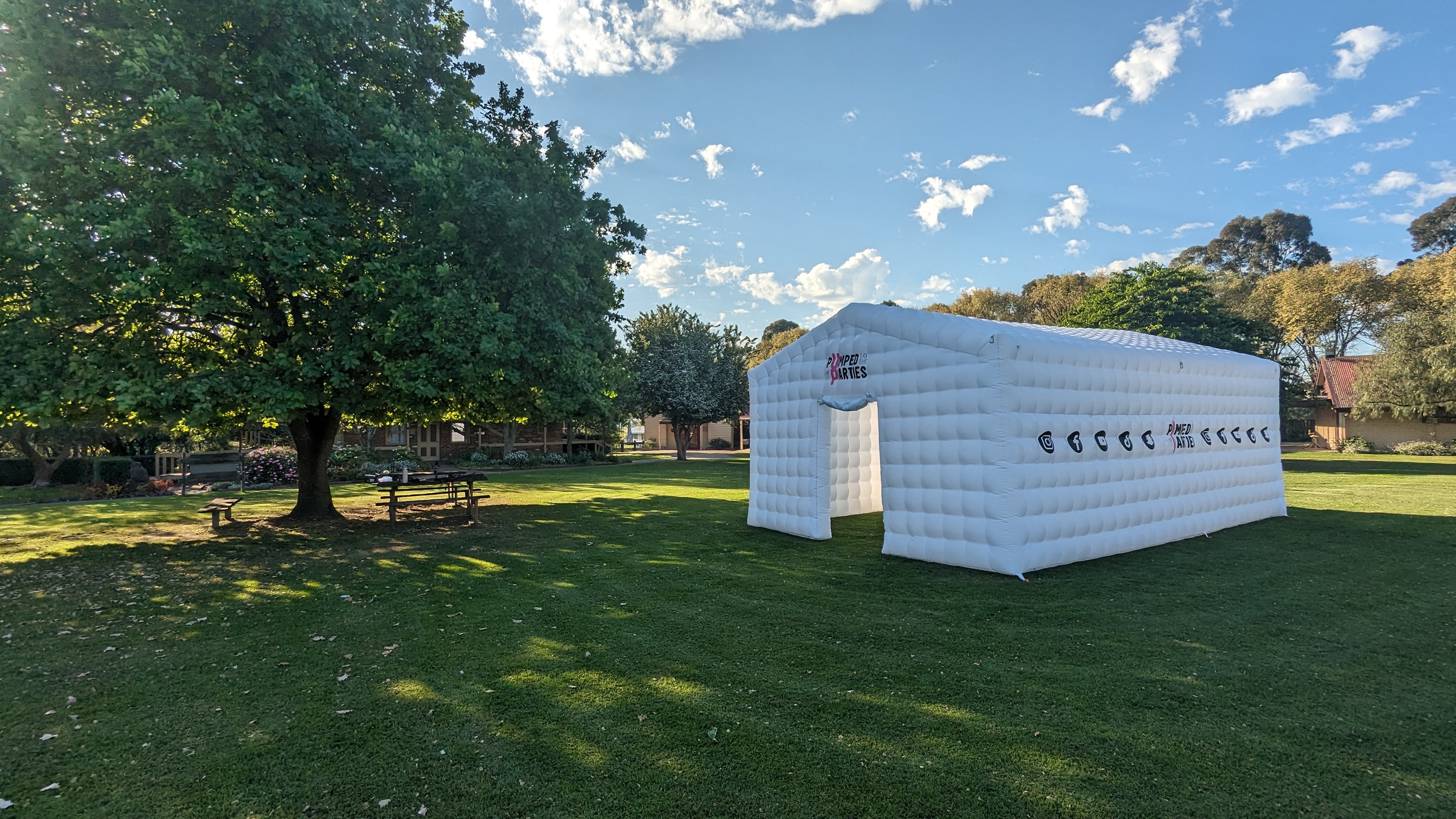 Pumped Up Parties - Inflatable nightclub