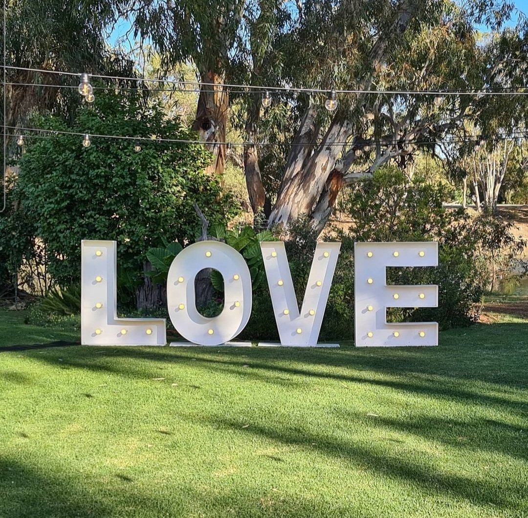 Up Up 'N Away Balloons & Prop Hire