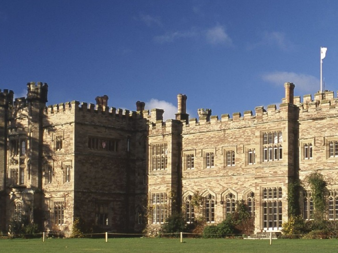 Hampton Court Castle & Gardens