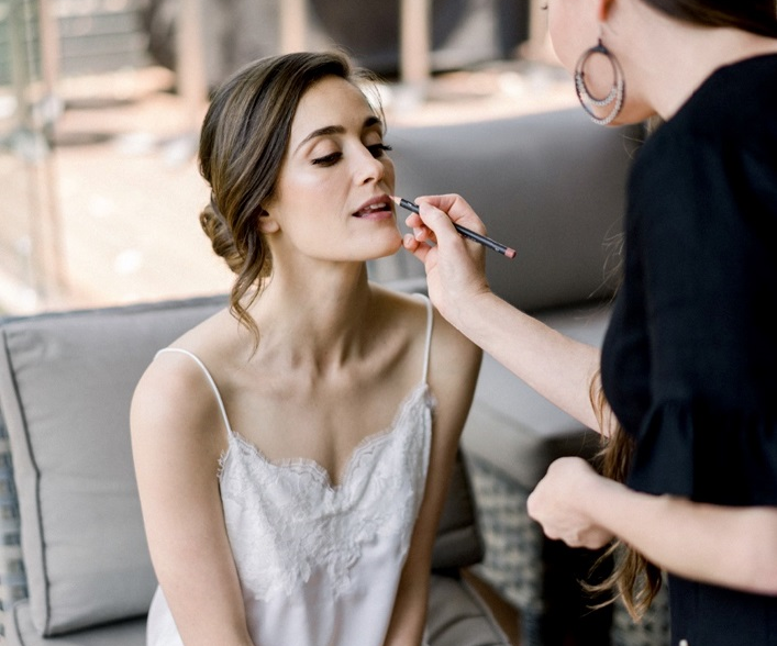 Oeil Makeup & Hair Styling